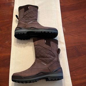 Lowa Men’s Gortex Suede Boots Size 9 in EUC in Brown with Side Zippers. Like new